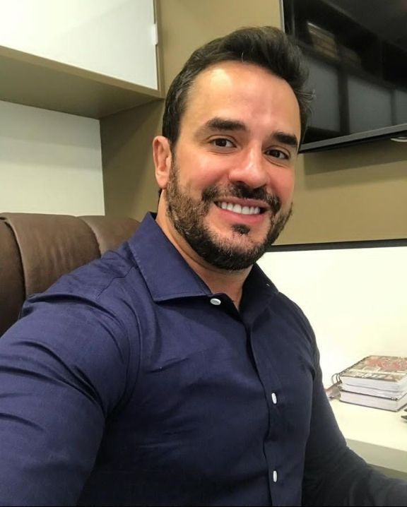 <strong>Carlos R.</strong>